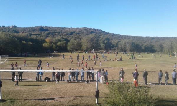 HOY SE JUEGA EN LOS COCOS EL CAMP. FUTBOL INFANTIL