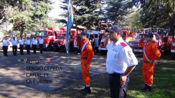 DOMINGO 15: ACTO ANIVERSARIO BOMBEROS LA CUMBRE